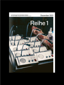 ist eine Kommunikationsdesignerin aus Hamburg. Die gebürtige Französin hat  an der Dualen Hochschule Baden-Württemberg in Ravensburg und der University of Reading studiert. Sie fokussiert sich auf Editorial Design und Illustration. 